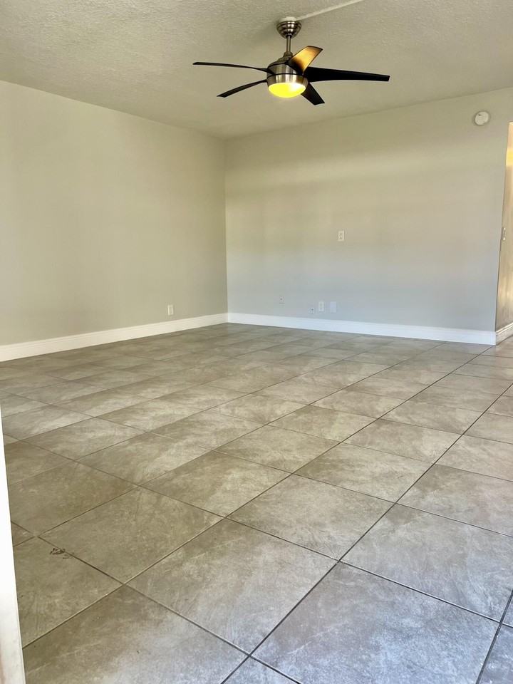 150 Burgundy D - Photo 4 of 33