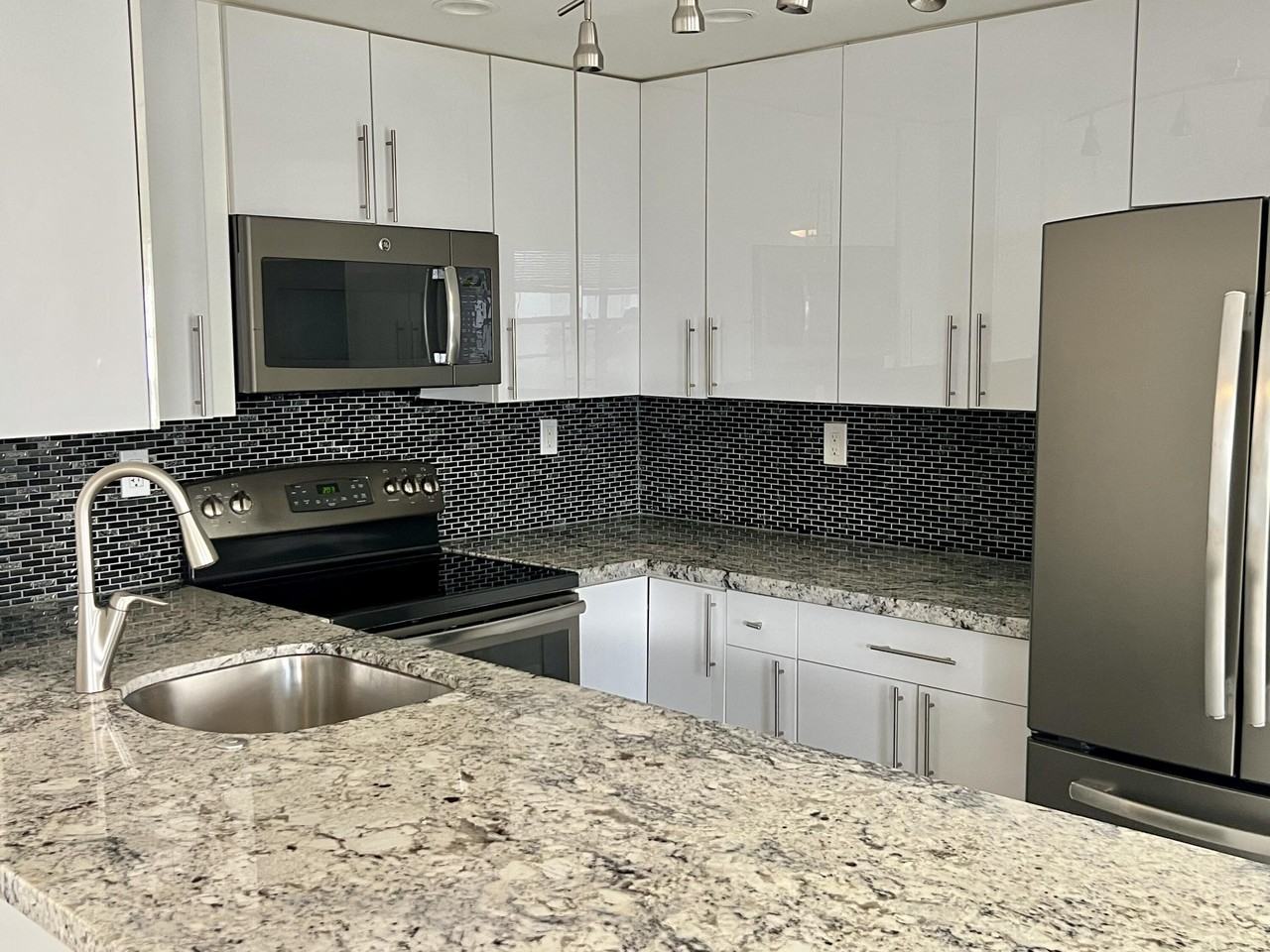 150 Burgundy D - Photo 5 of 33