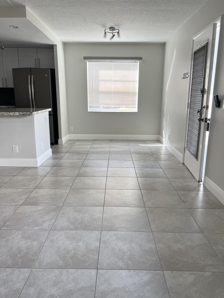 150 Burgundy D - Photo 7 of 33