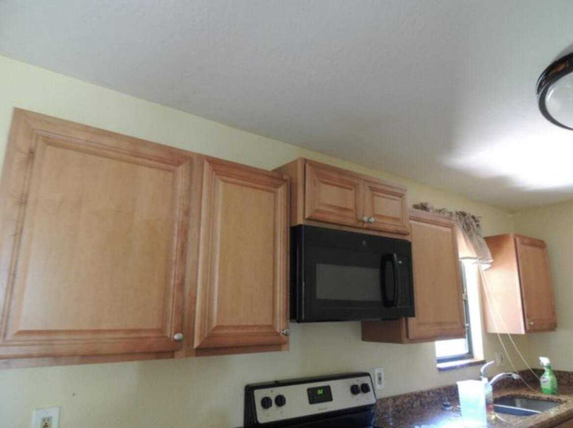 1731 Se Lorraine St - Photo 5 of 8