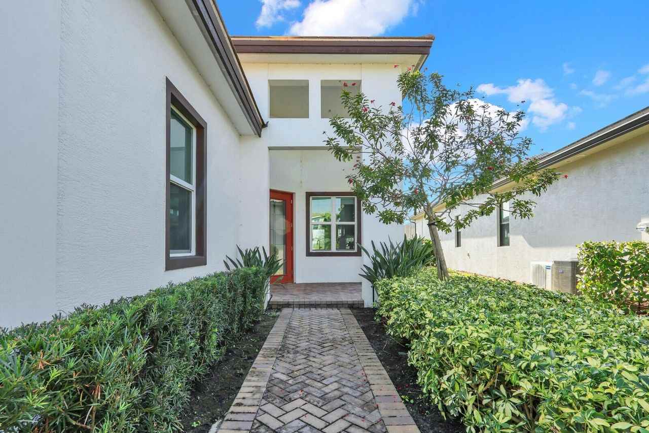 9273 Sw Pepoli Way - Photo 3 of 50