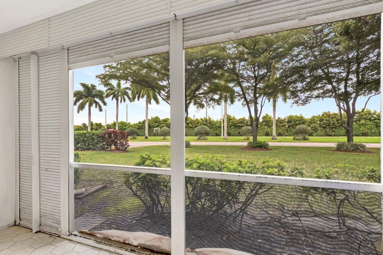 549 Fanshaw N - Photo 2 of 19