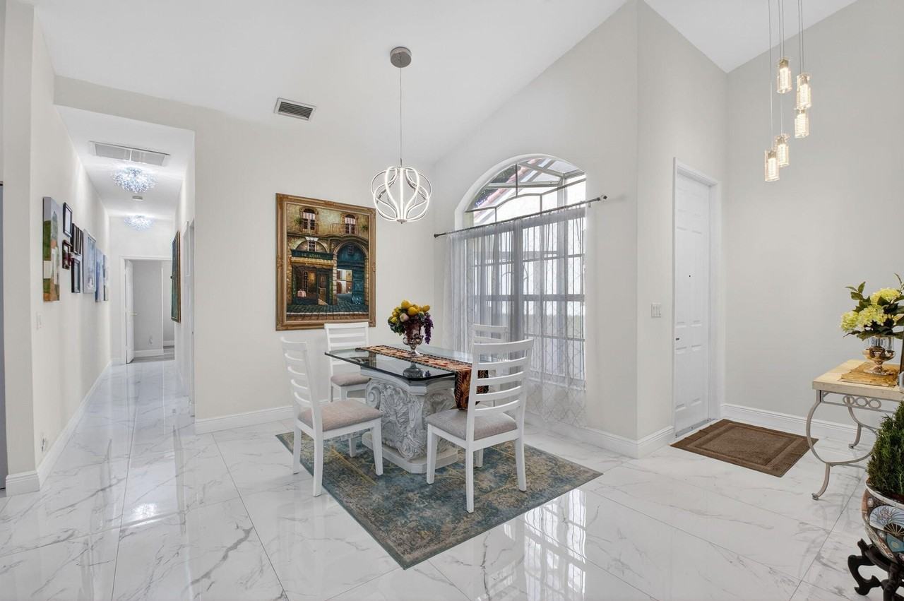 6247 Heliconia Rd - Photo 5 of 24