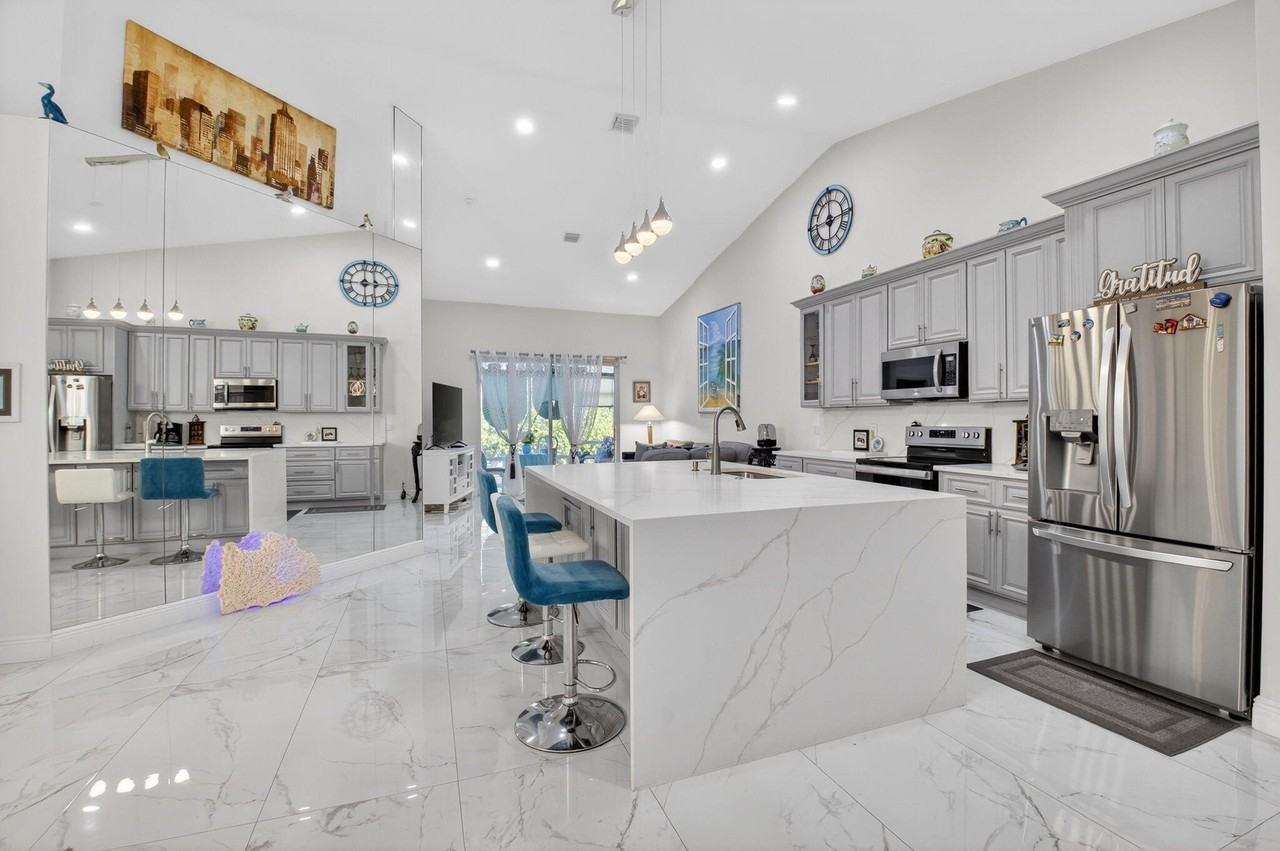 6247 Heliconia Rd - Photo 7 of 24