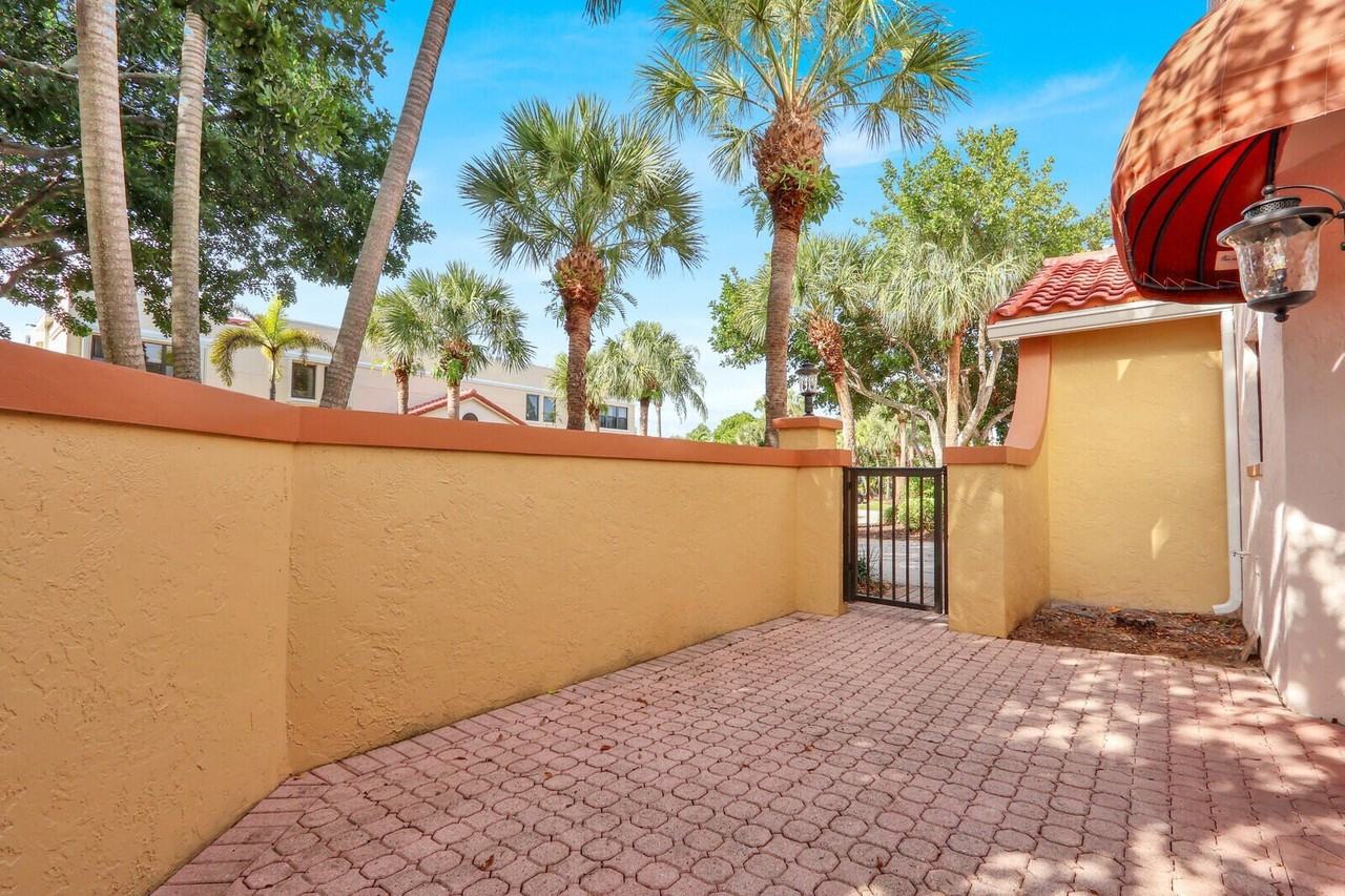 52 Uno Lago Dr - Photo 6 of 29