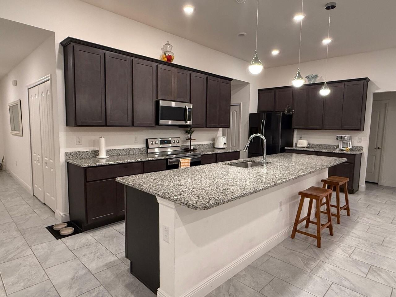 878 Sw Haas Ave - Photo 2 of 12