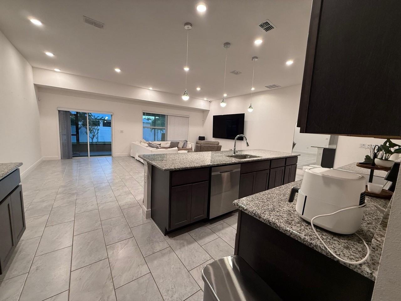 878 Sw Haas Ave - Photo 4 of 12