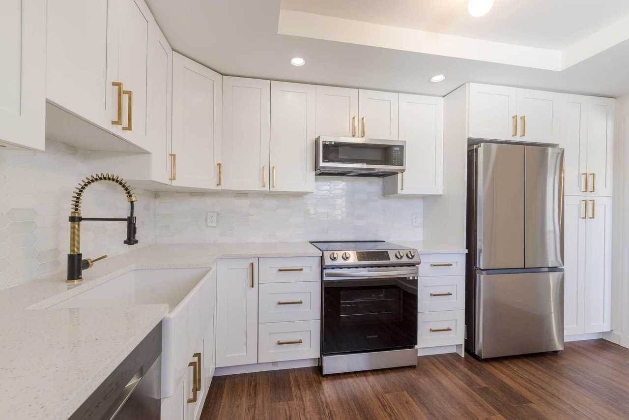 11 Concourse Dr Apt D - Photo 2 of 9