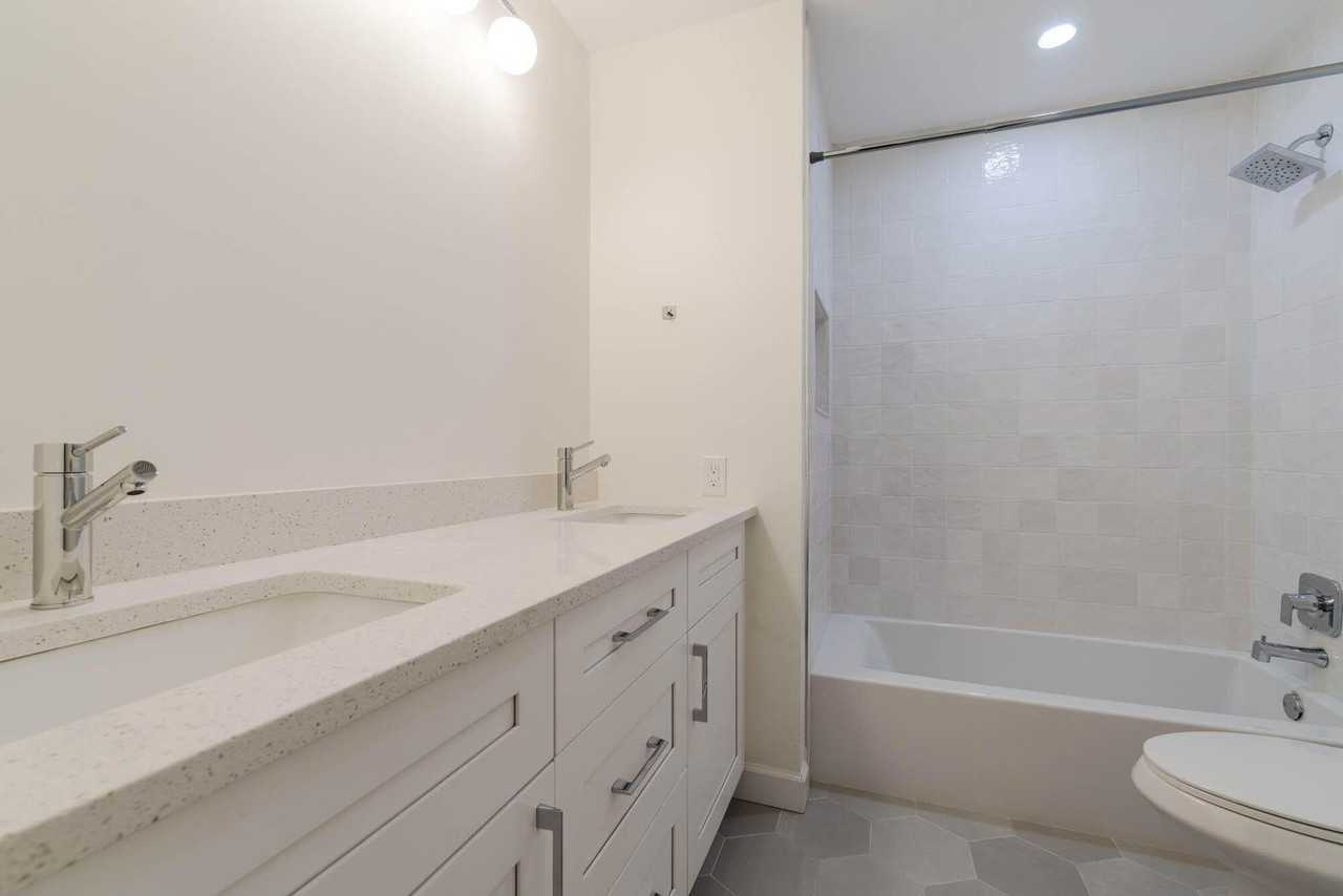 11 Concourse Dr Apt D - Photo 4 of 9