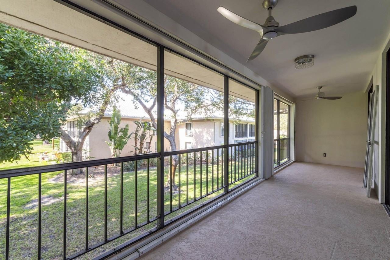 11 Concourse Dr Apt D - Photo 6 of 9