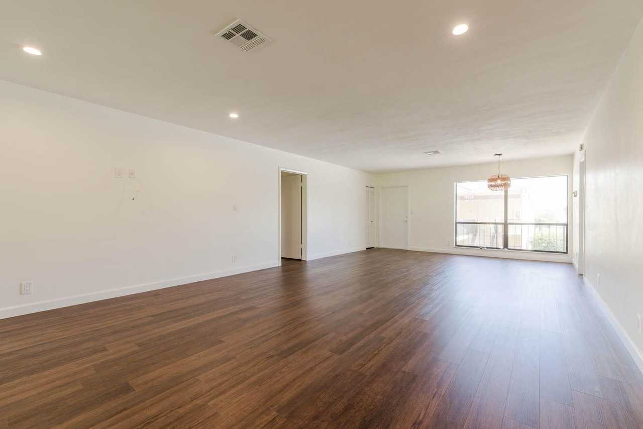 11 Concourse Dr Apt D - Photo 7 of 9