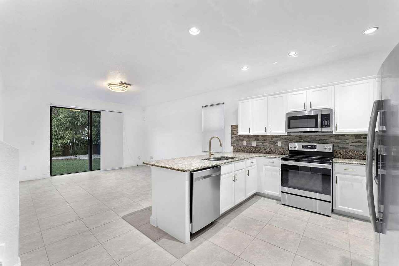 3841 Aspen Leaf Dr - Photo 6 of 37