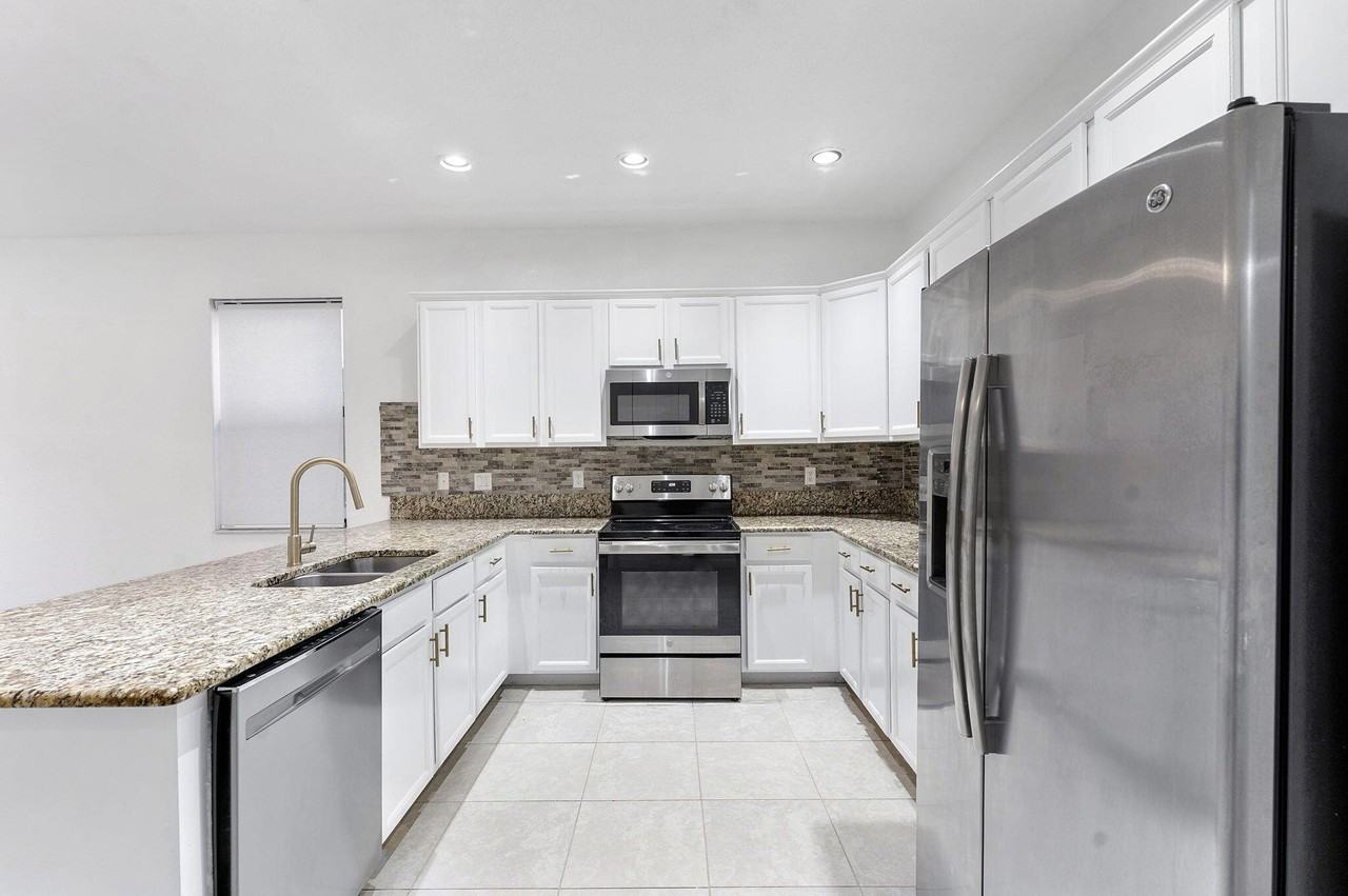 3841 Aspen Leaf Dr - Photo 7 of 37