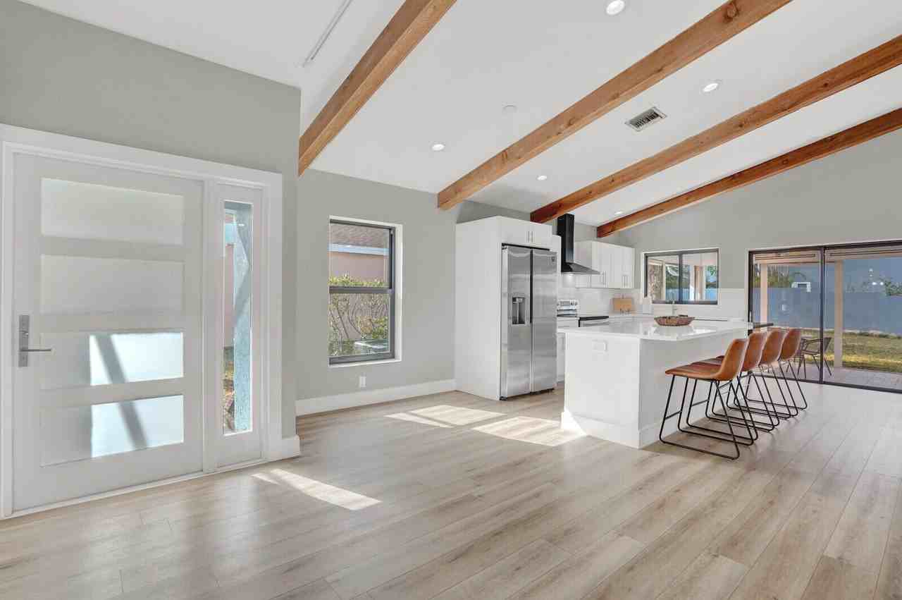 940 Rainberry Lake Dr - Photo 7 of 44