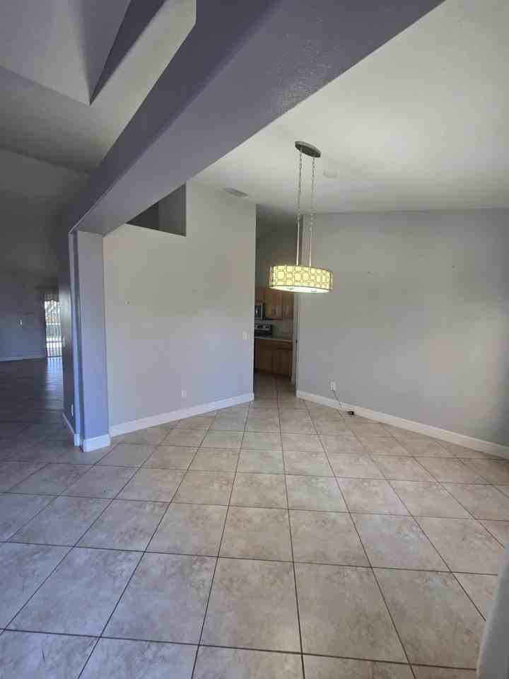 1586 Sw Herder Rd - Photo 3 of 21