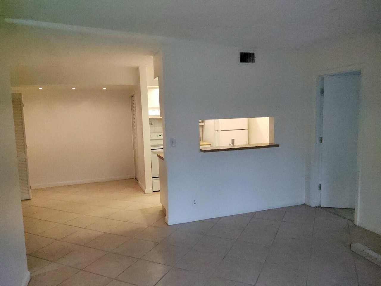 6341 Chasewood Dr Apt B - Photo 6 of 14