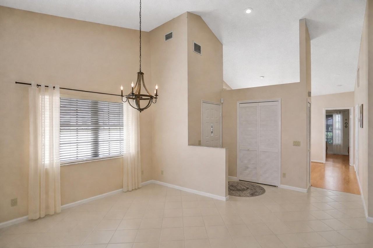 8447 Mooring Cir - Photo 5 of 22