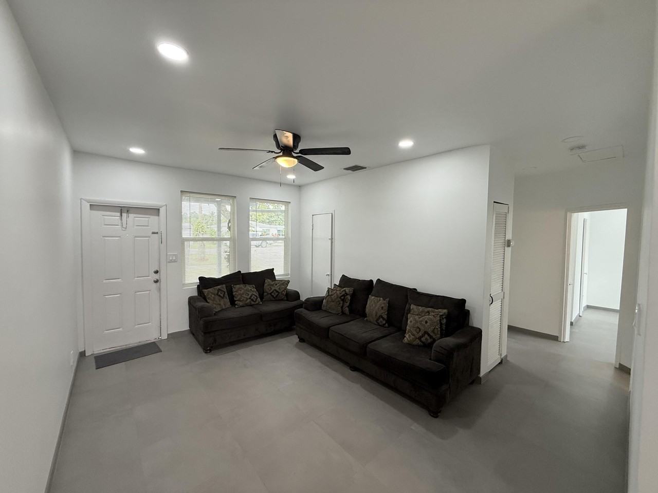 325 S Swinton Ave - Photo 7 of 15