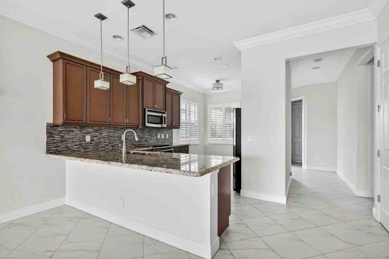 19027 Sw Positano Way - Photo 7 of 39