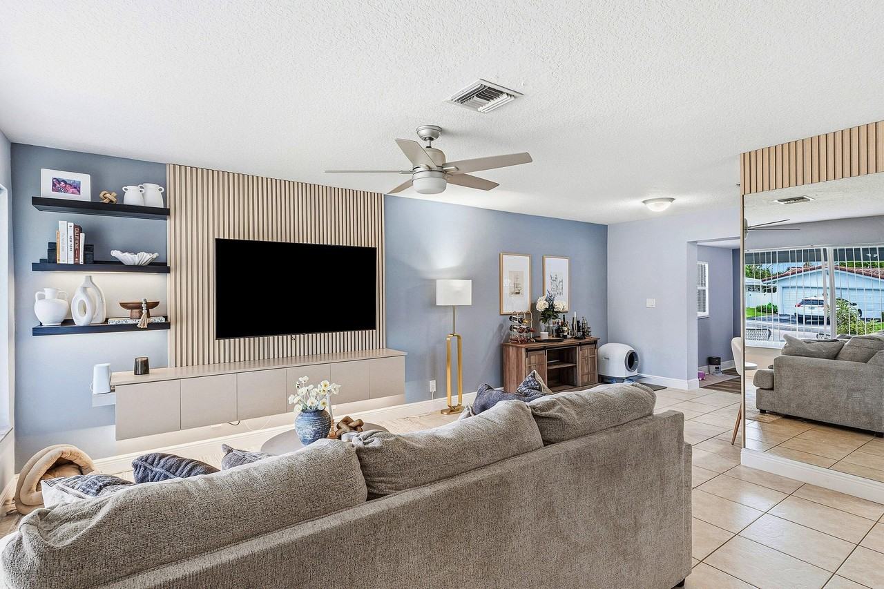 971 Sw 12th St - Photo 5 of 47