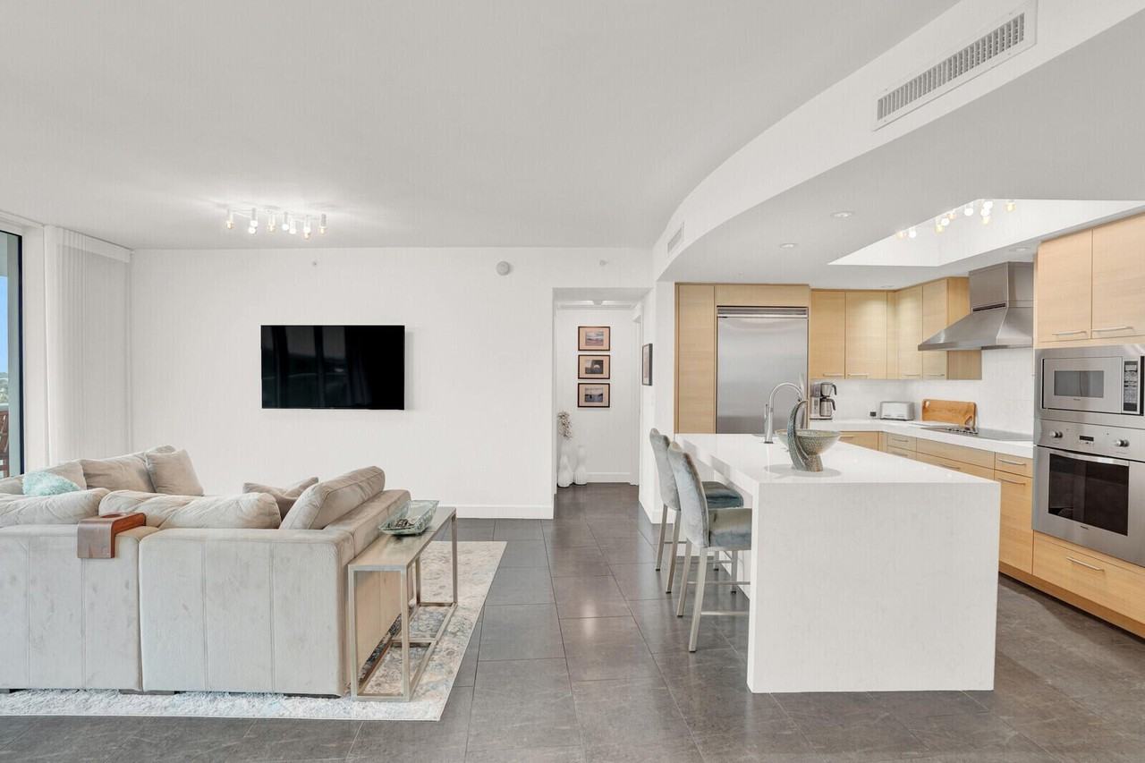 1 N Ocean Blvd Apt 812 - Photo 6 of 47