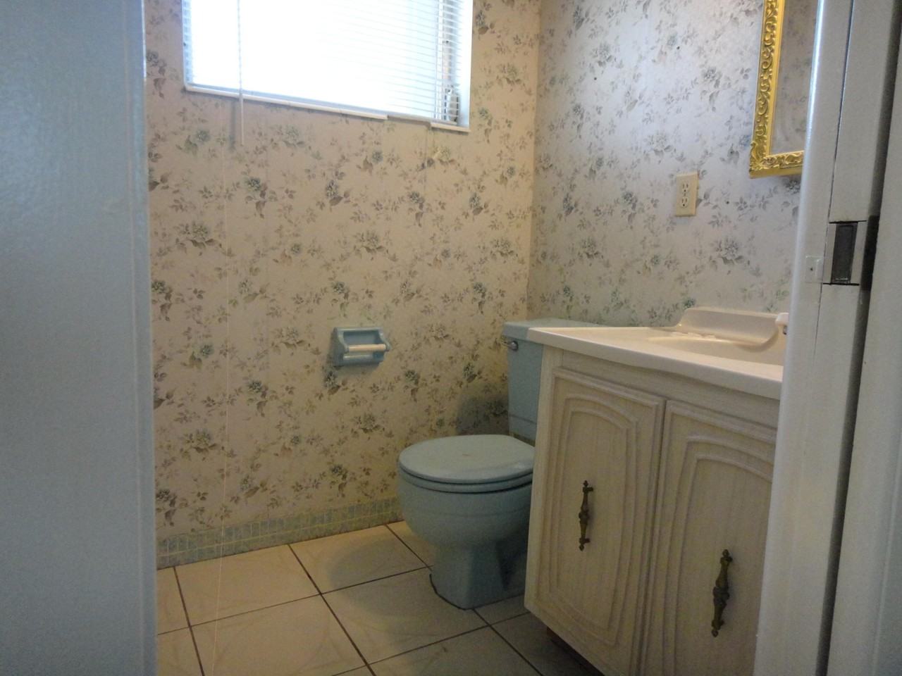 2527 Emory Dr W Apt G - Photo 6 of 11