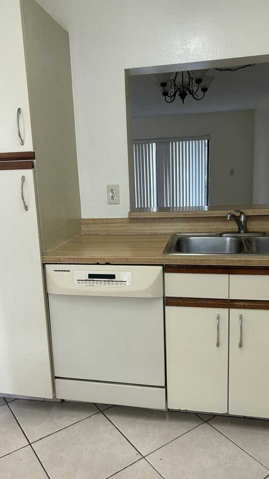 21950 Soundview Ter Apt 105 - Photo 4 of 14