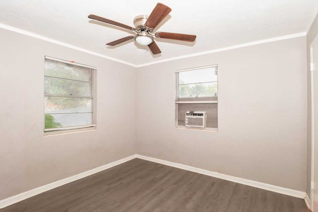 705 13th St Apt 2 - Photo 6 of 8