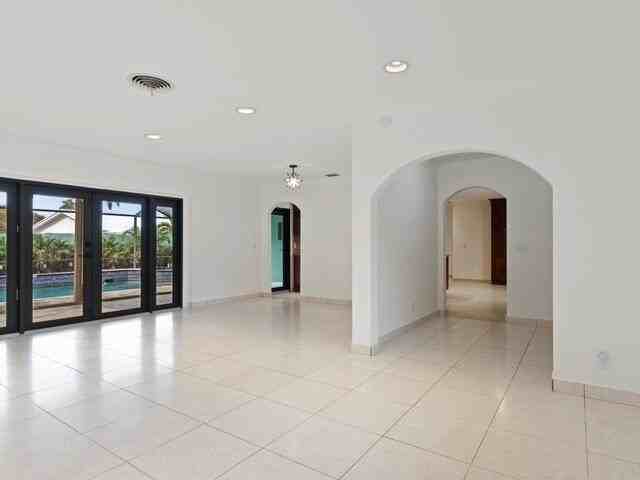 1705 Ashby Rd - Photo 4 of 21