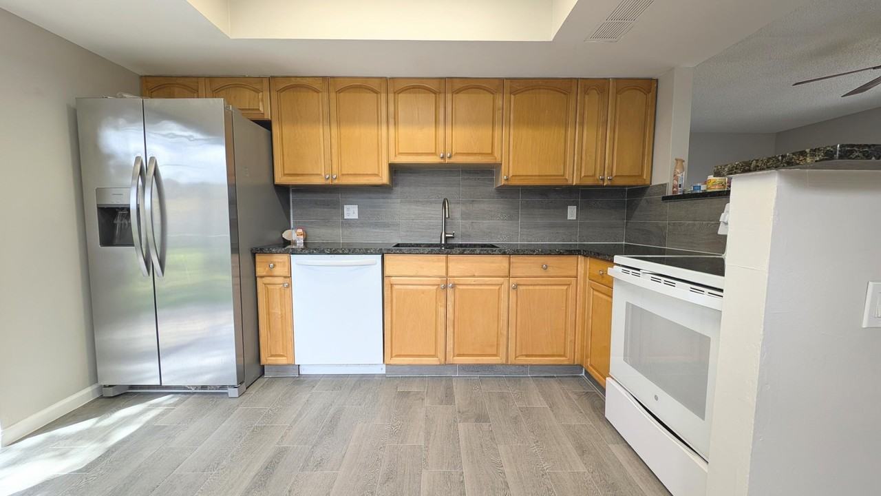 9062 W Highland Pines Blvd - Photo 3 of 12