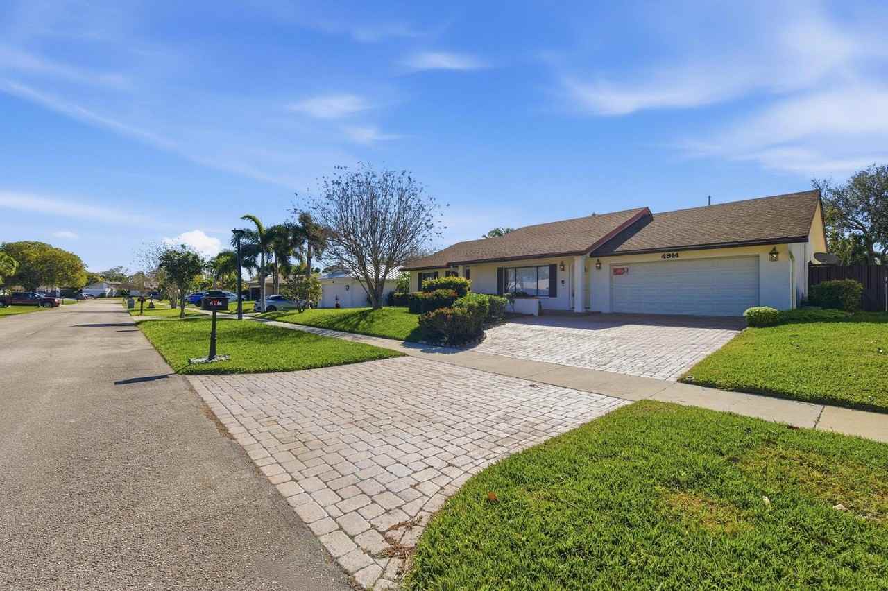 4914 Acorn Dr - Photo 7 of 43