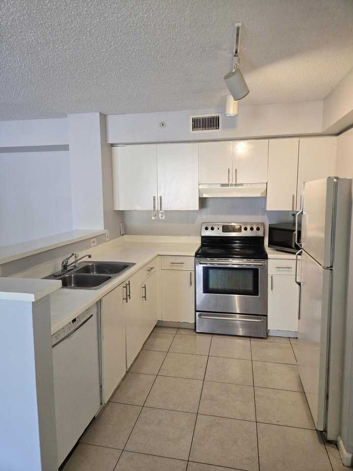 7832 Sonoma Springs Cir Apt 105 - Photo 5 of 18