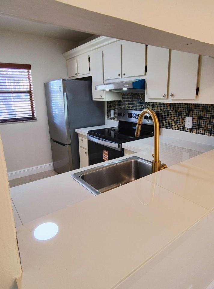 6736 Palmetto Cir S Apt 102 - Photo 7 of 13