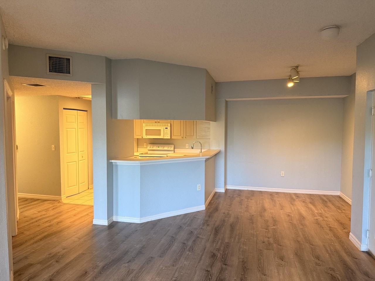 2724 Anzio Ct Apt 107 - Photo 7 of 13