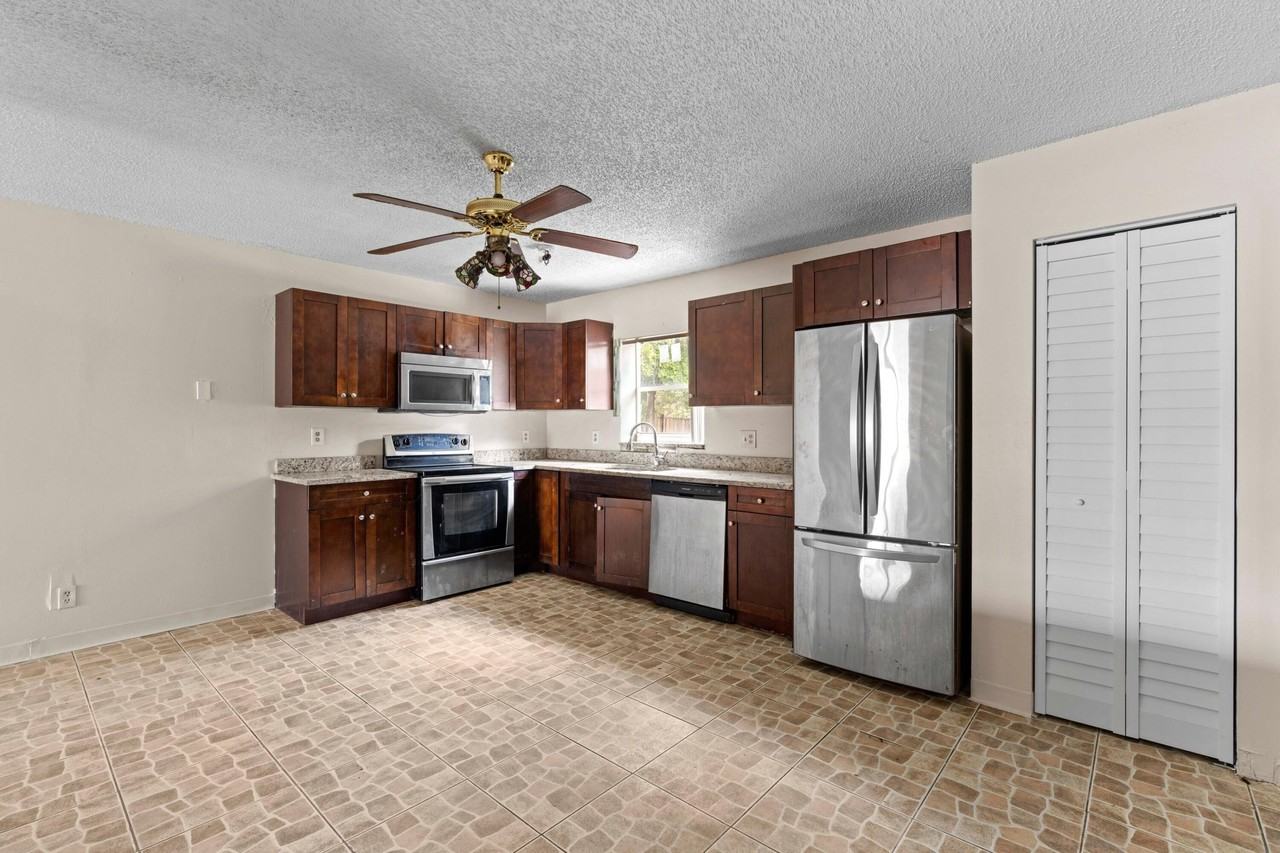 5949 Westfall Rd - Photo 4 of 21