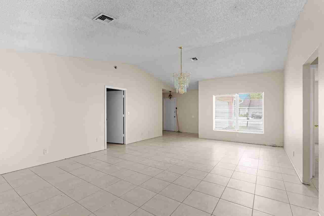 5949 Westfall Rd - Photo 5 of 21