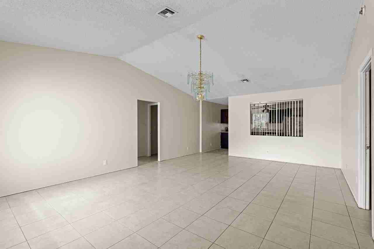 5949 Westfall Rd - Photo 6 of 21