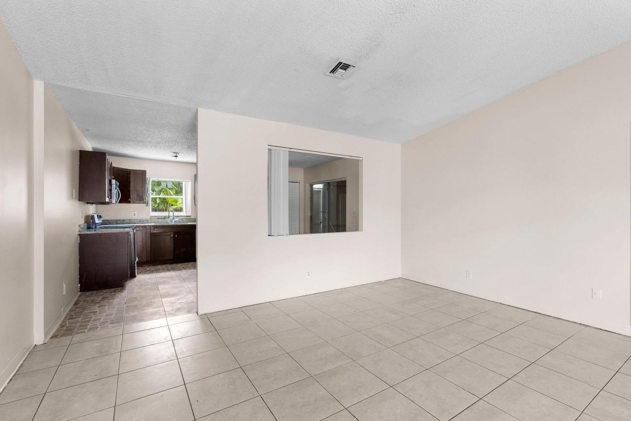 5949 Westfall Rd - Photo 7 of 21