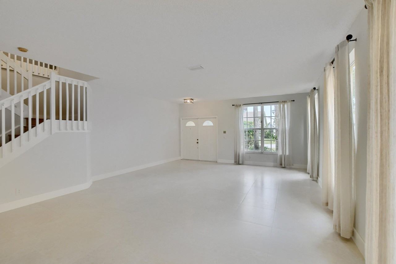 18165 Blue Lake Way - Photo 3 of 43