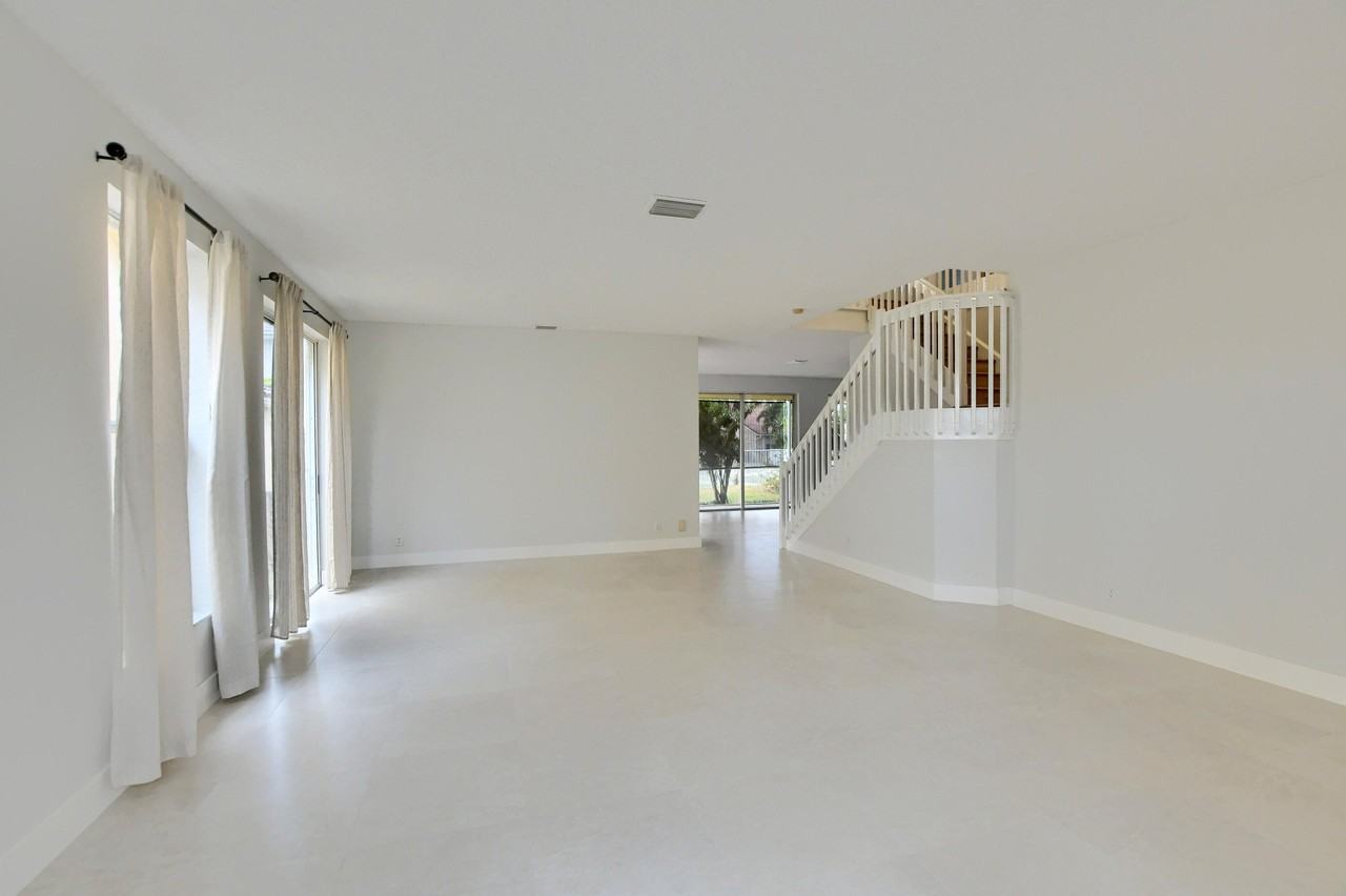 18165 Blue Lake Way - Photo 5 of 43