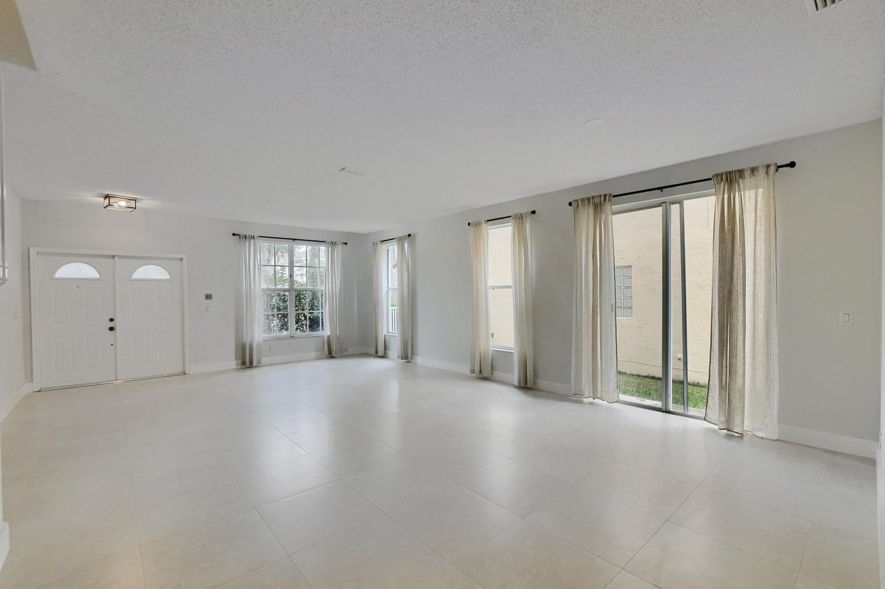 18165 Blue Lake Way - Photo 6 of 43