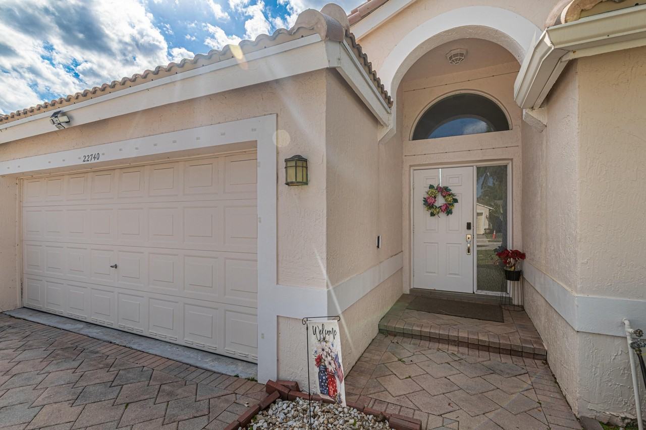 22740 Royal Crown Ter E - Photo 4 of 37