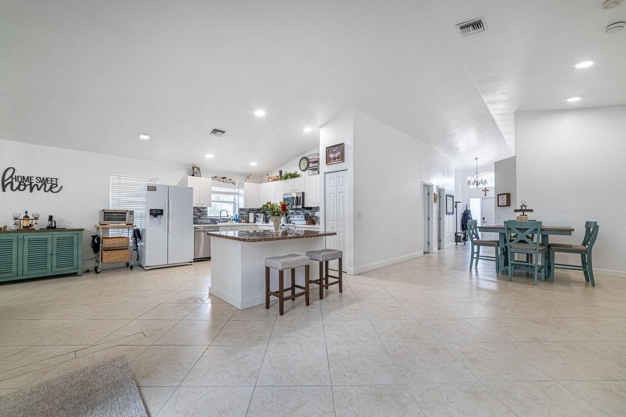 22740 Royal Crown Ter E - Photo 5 of 37