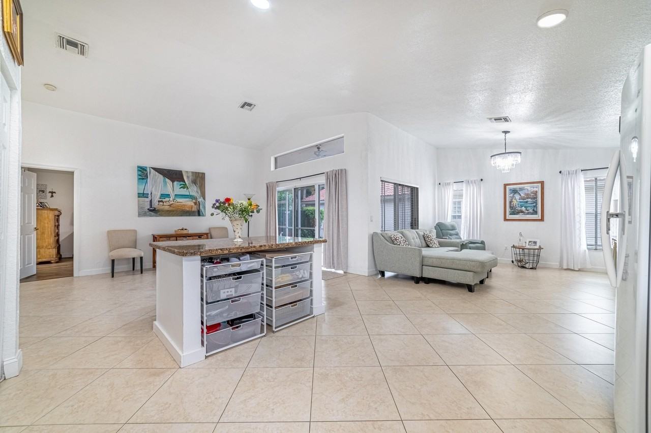 22740 Royal Crown Ter E - Photo 6 of 37