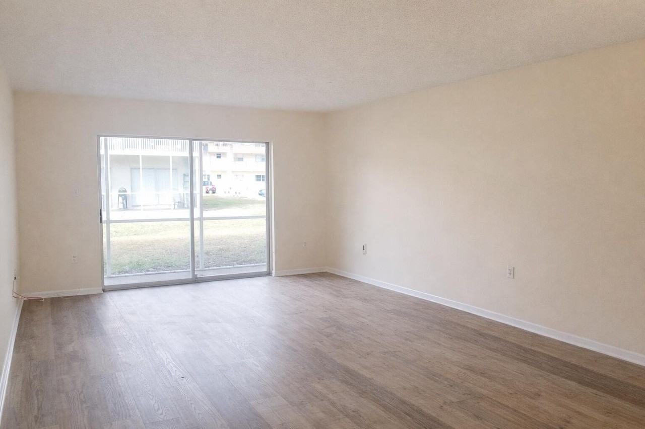 4141 16th St Apt 4-03 - Photo 2 of 9