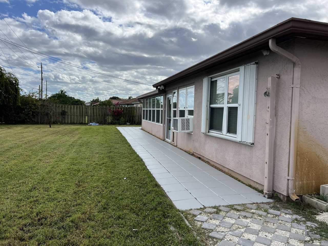 1561 Se Appamattox Ter - Photo 6 of 34