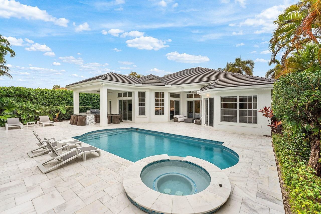 132 Pembroke Dr - Photo 2 of 50