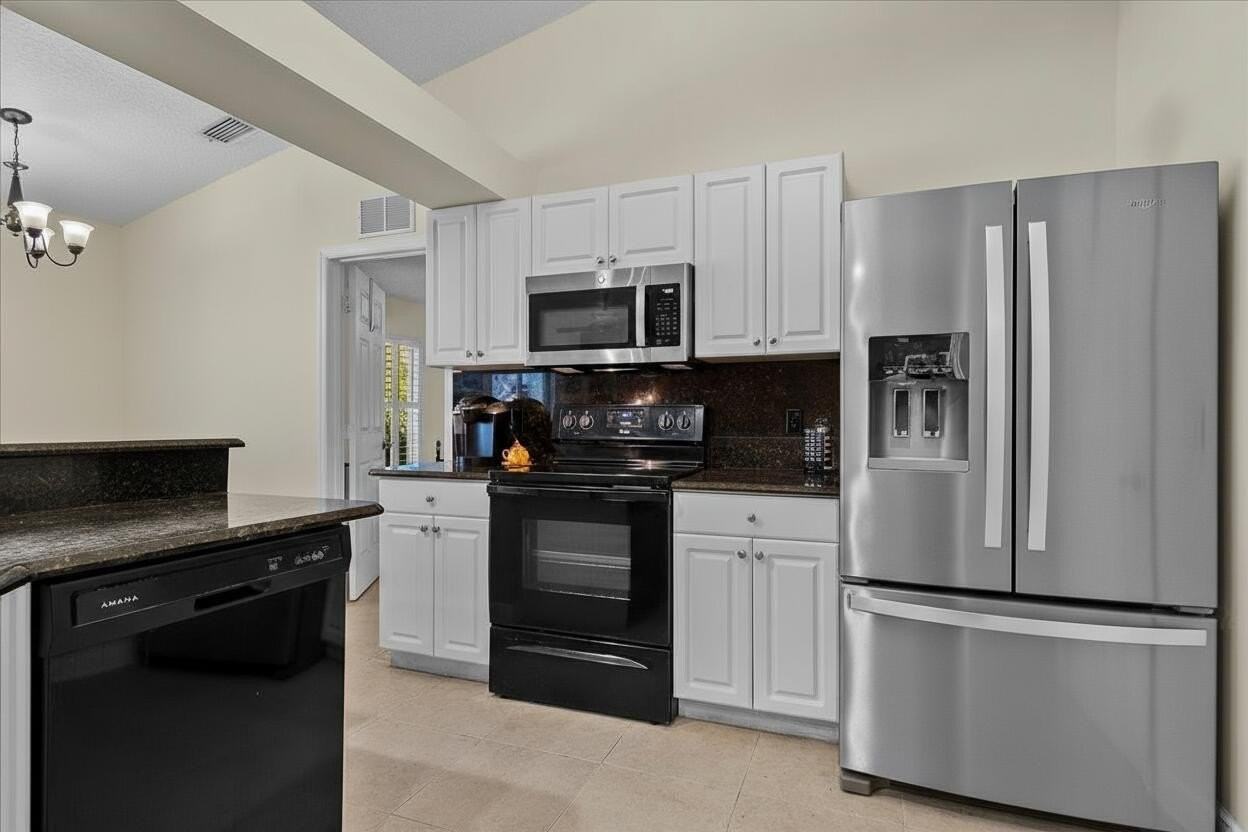 1960 Se Bowie St - Photo 6 of 40