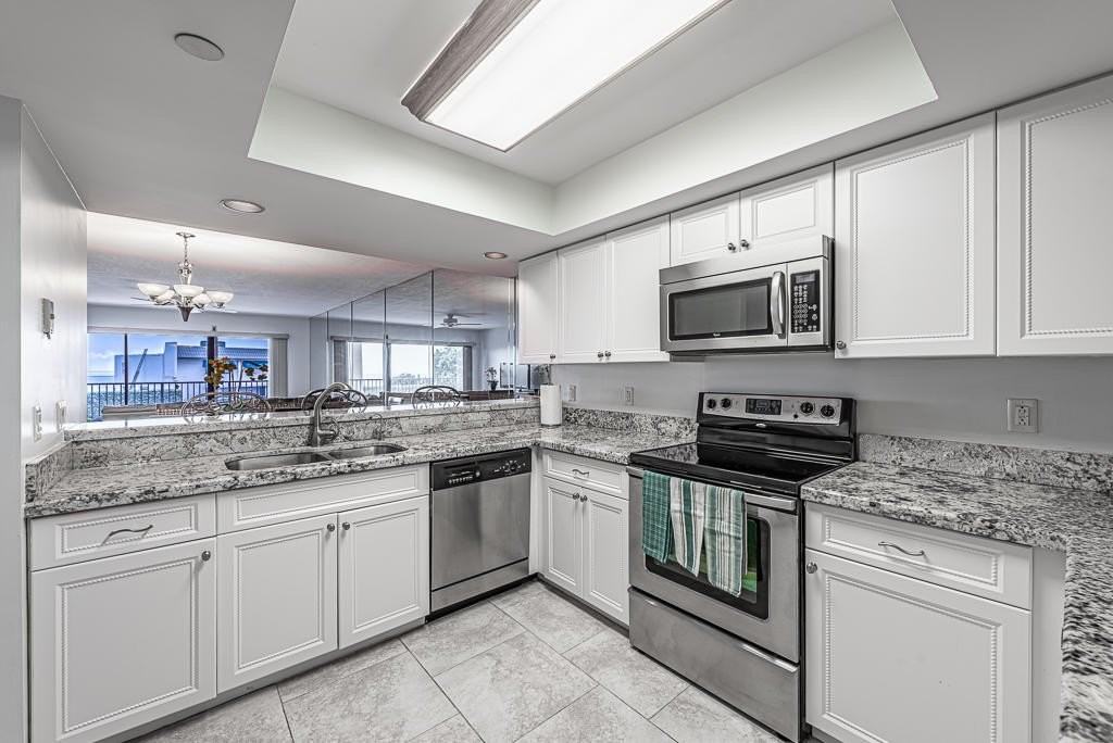 1055 Ocean Dr Apt 202 - Photo 6 of 50