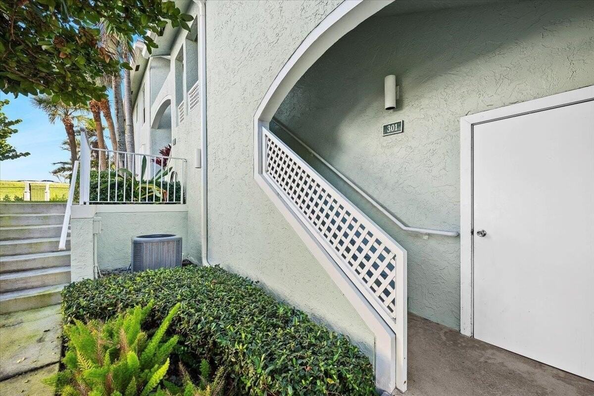 301 Mainsail Cir - Photo 3 of 39